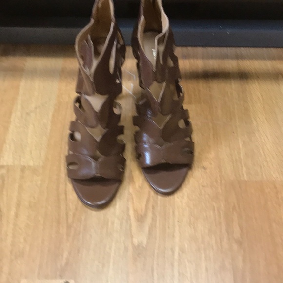 Nine West Shoes - Brown size 9 cutout Nine West shoes